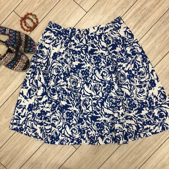 Adrienne Vittadini Navy and white floral skirt M - Picture 4 of 6
